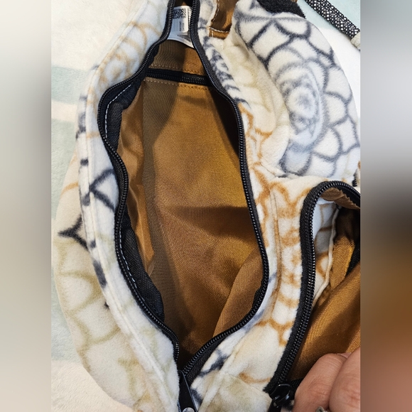 KAVU mini polar sling backpack - Picture 8 of 8